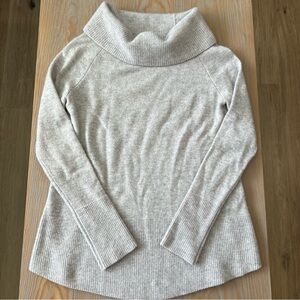 Anthropologie moth cashmere turtle neck long sleeve sweater
